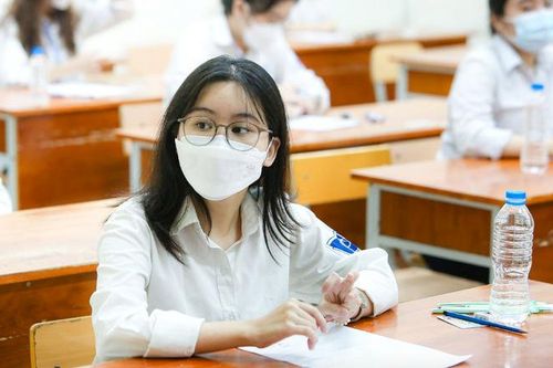Bộ GD-ĐT lên tiếng về thông tin 'bắt buộc thi trắc nghiệm môn Ngữ văn'