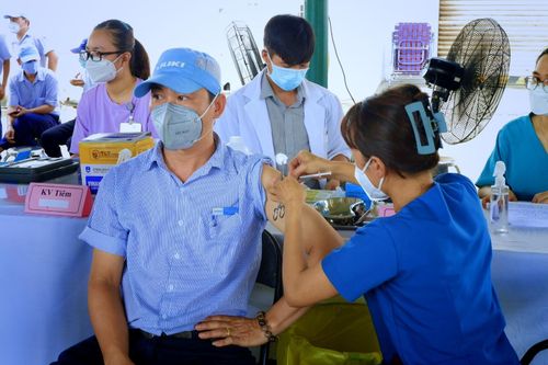Bà Rịa – Vũng Tàu: Tăng cường tiêm vắc xin Covid-19 cho công nhân
