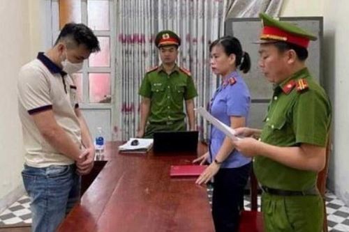 Bắt giam gã côn đồ vô cớ chặn đường đánh người dân trọng thương