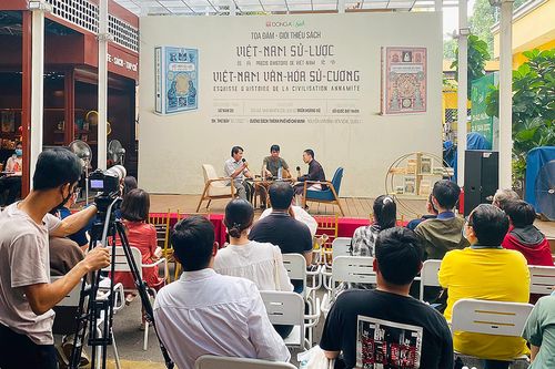 'Khoác áo mới' cho sách sử Việt