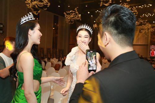 Á hậu 1 Bảo Ngọc tươi tắn giao lưu cùng fan sau mấy ngày sốt siêu vi