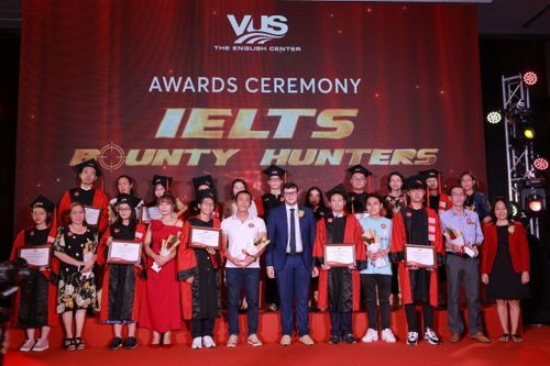 VUS vinh danh 38 cao thủ IELTS trong sự kiện mô phỏng chuyến bay đến tương lai