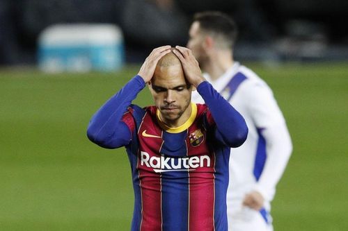 Barcelona bị tố vô ơn, bắt nạt cầu thủ giàu nhất CLB