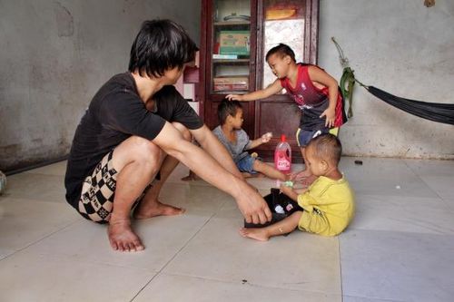 Gia cảnh bất ngờ của 'ông bố đi trộm' khiến chủ nhà cho thêm tiền