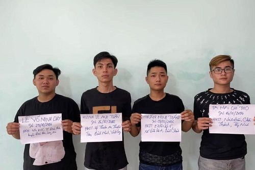 Bắt khẩn cấp 4 người vụ cầm hung khí vây trước quán bar ở TP.HCM