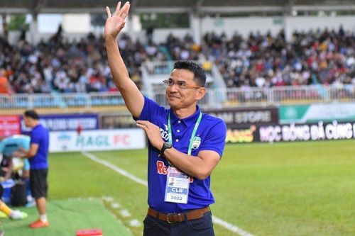 Lần đầu thua trên sân nhà, HLV Kiatisak tiết lộ mục tiêu của HAGL tại V.League 2022