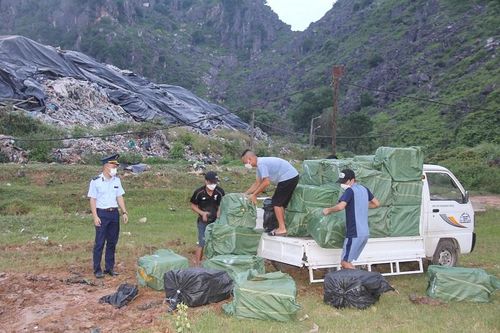 Tiêu hủy 1,2 tấn thực phẩm đông lạnh không có nguồn gốc xuất xứ