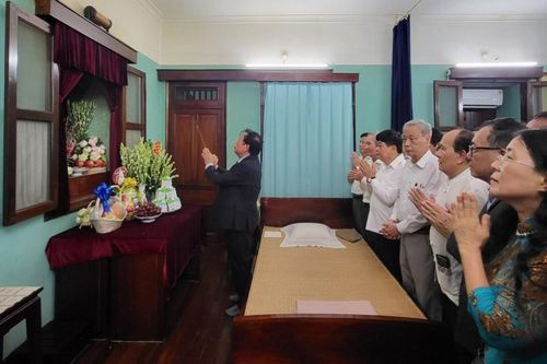 Tưởng niệm 53 năm ngày mất Chủ tịch Hồ Chí Minh: Nhớ ơn Người dâng câu hát dân ca