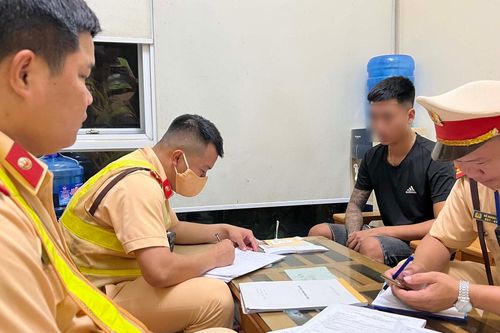 Phát hiện tài xế không giấy phép lái xe, dương tính với ma túy trên cao tốc
