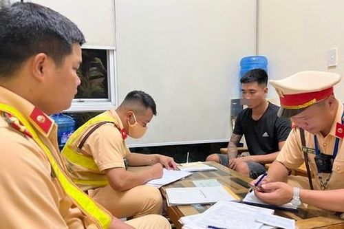Tài xế lái xe trên cao tốc sau khi sử dụng ma túy, bị phạt 46 triệu đồng