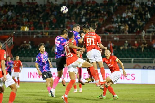 Đại chiến nơi đáy bảng