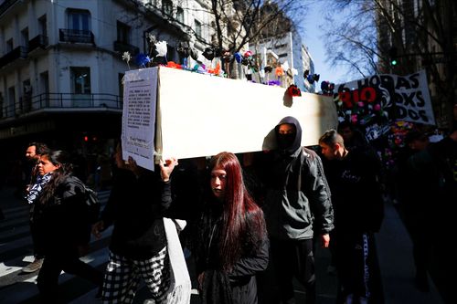 Dân Argentina: Đồng lương 'đã chết'