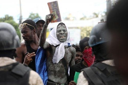 Haiti rúng động vì vụ bệnh nhân bị bắn chết bên ngoài phòng cấp cứu