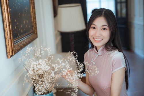 Nữ sinh 19 tuổi lập công ty, nhận giải thưởng của Anh