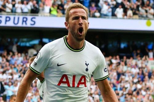 Kane lập kỷ lục trong ngày Tottenham lên đầu bảng