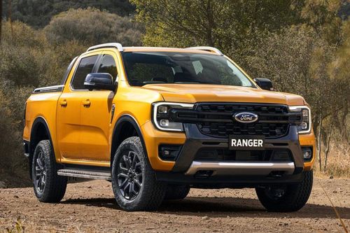 Chưa ra mắt, Ford Ranger 2022 đã bị bán 'kèm lạc' thêm 60 triệu đồng phụ kiện