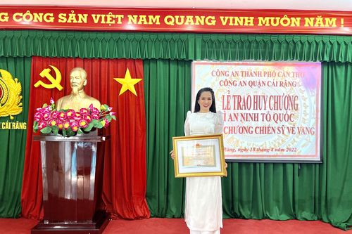 Tiến sĩ Hoa hậu Doanh nhân Việt Nam Toàn cầu Võ Thị Ngọc Giàu đa tài vinh dự được Chủ tịch nước tặng Huy chương chiến sĩ vẻ vang hạng ba