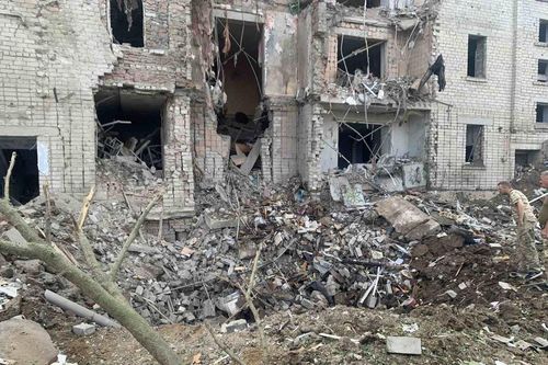 Ukraine: Nga tiếp tục 'hành động khủng bố hạt nhân'; lùm xùm vụ Moscow tố Kiev đầu độc binh lính