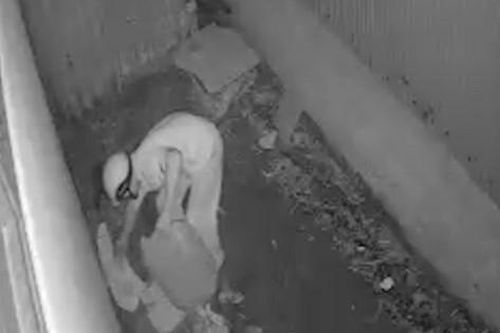 Người đàn ông đổ xăng đốt nhà con nợ bị khởi tố tội giết người