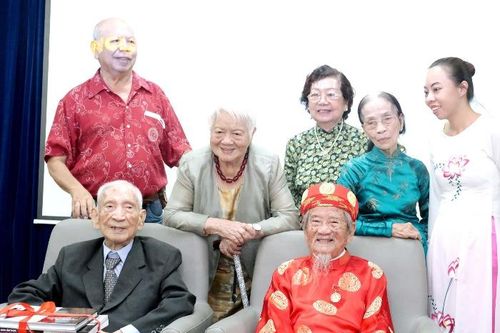 Hai nhà nghiên cứu Nguyễn Đình Đầu và Nguyễn Đình Tư hội ngộ tại 'Trăm năm Sử Việt'