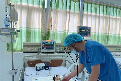 Thắt ống động mạch thành công cho trẻ sơ sinh 10 ngày tuổi