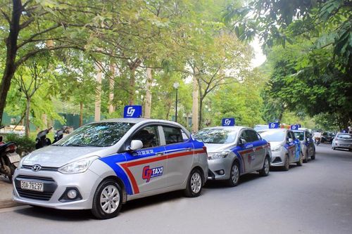 Khách quay lưng với xe công nghệ, taxi truyền thống chớp thời cơ