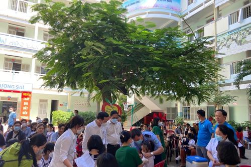 Nha Trang nói gì về thông tin học sinh chưa tiêm vắc xin không được đến trường?
