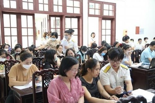 Cục Thuế Bắc Ninh hướng dẫn 500 người nộp thuế cài đặt, sử dụng eTax Mobile