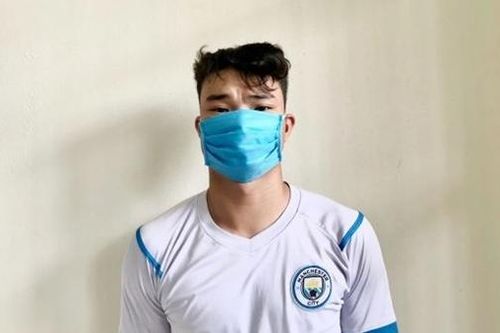 Nữ công nhân bị người yêu cũ gí dao vào cổ bắt tiếp tục yêu