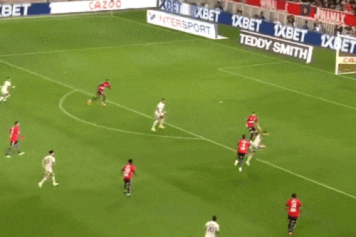 Tranh cãi quanh pha bỏ bóng của Mbappe để Neymar ghi bàn