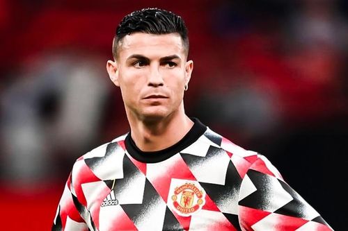 Lý do Ronaldo ngồi dự bị ở trận MU gặp Liverpool