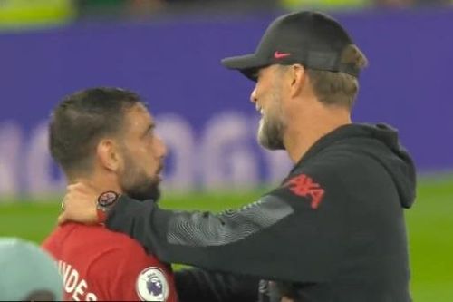 HLV Klopp túm cổ Bruno Fernandes sau trận thua