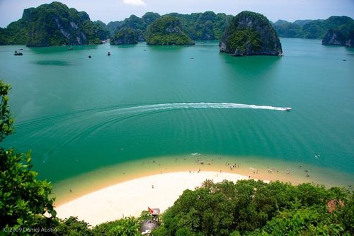 Biển Quảng Ninh: 10 bãi biển đẹp ngất ngây, nên trải nghiệm bất cứ lúc nào