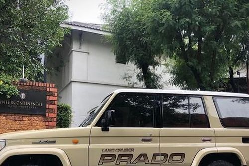 Toyota Land Cruiser Prado đời cũ rao bán gần nửa tỷ đồng