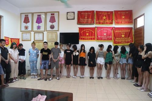 Phát hiện 43 nam thanh nữ tú bay lắc ma túy trong quán karaoke Ruby KTV