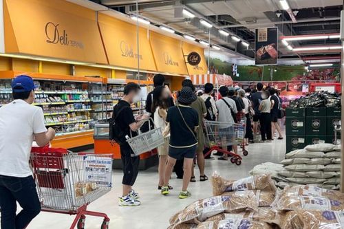 Siêu thị Hàn Quốc đua nhau giảm giá gà rán giữa lúc lạm phát tăng vọt