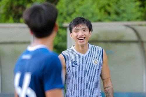 Đoàn Văn Hậu cần xem lại thái độ và hành vi trên sân cỏ