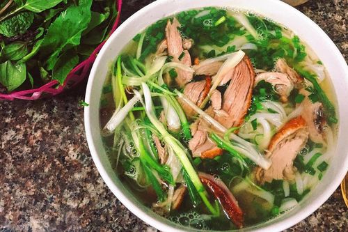 Phở vịt quay béo ngậy thơm lừng đặc sản xứ Lạng, ăn một lần là nhớ mãi