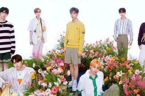 Bộ ảnh album mới đẹp như hoa của TEMPEST: Hanbin đứng center, nhuộm tóc cam nổi bật