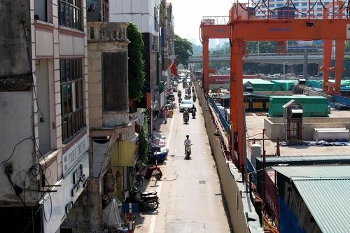 Dự án ga ngầm metro biến mặt phố 'kim cương' thành nơi bán trà đá
