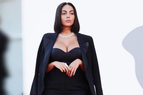 Đọ nhan sắc dàn WAGs của Liverpool và Manchester United