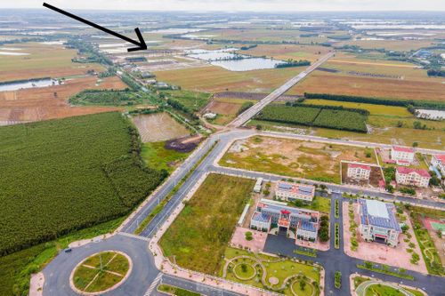 Ngang nhiên khai thác đất trái phép sau lưng trụ sở UBND huyện