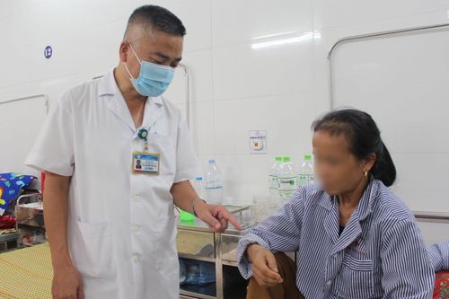 Hoảng hốt vì đường ngoằn ngoèo kỳ lạ trên tay sau buổi làm vườn