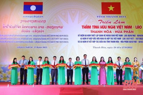 Khai mạc triển lãm 'Thắm tình hữu nghị Việt - Lào, Thanh Hóa - Hủa Phăn'