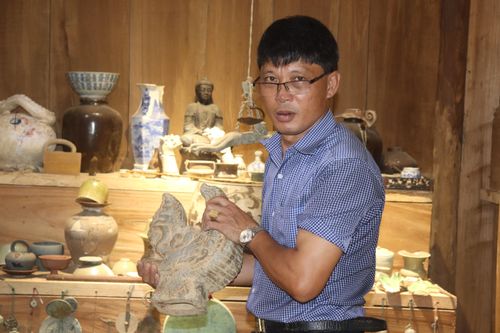 Dân chơi cất 5 vạn cổ vật trong nhà, đại gia hỏi mua nhưng không bán