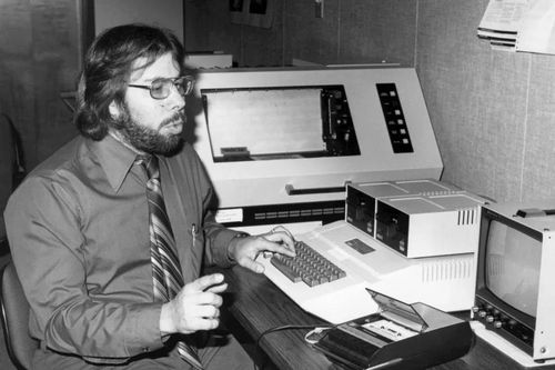 Nguyên mẫu máy tính của Steve Jobs được bán với giá 700.000 USD