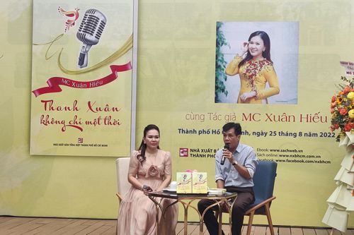 MC Xuân Hiếu ra mắt sách kể lại quãng thời gian đáng nhớ nơi Trường Sa
