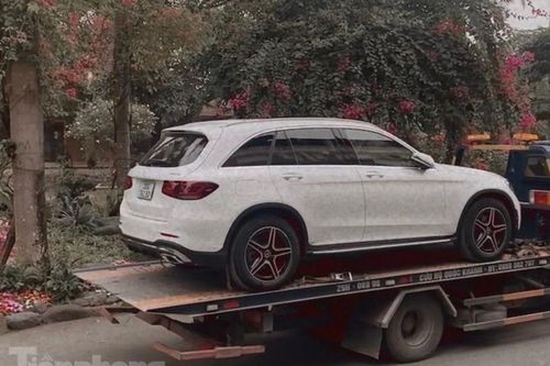 Mercedes-Benz GLC 300 gặp lỗi động cơ, đại lý Haxaco đề xuất bổ máy