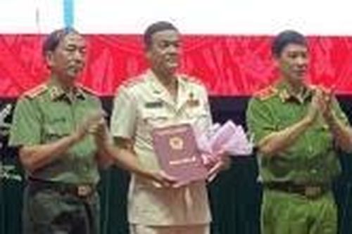 Thiếu tướng Lê Hồng Nam nhận bằng Tiến sĩ tại Học viện Cảnh sát nhân dân
