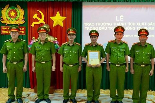 Bắt 12 đối tượng liên quan vụ án bắn chết người ở Long An